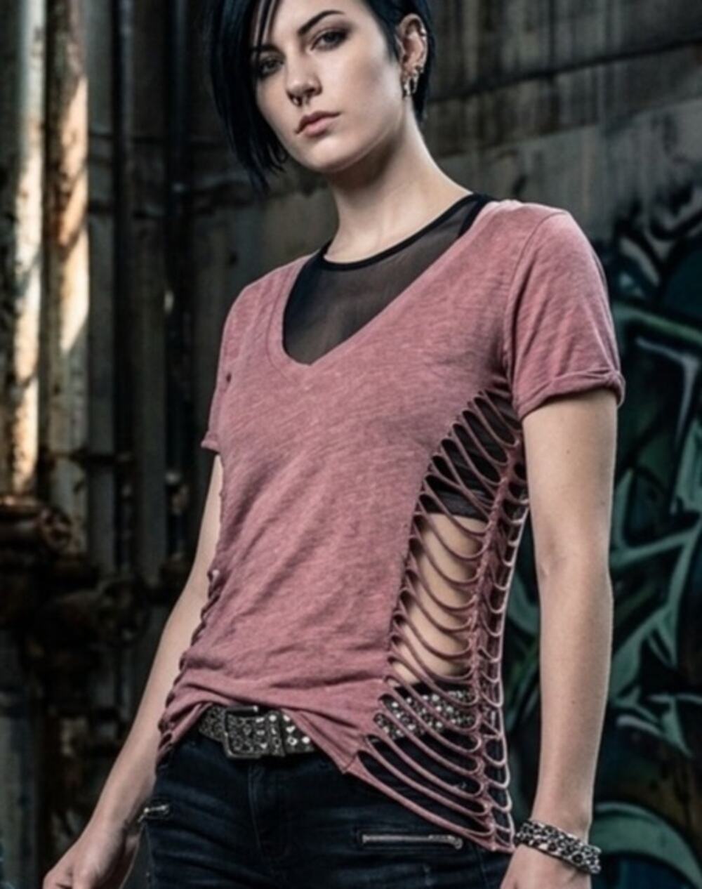 Gimmicks by BKE Distressed/Shredded T-Shirt